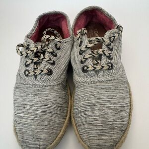 TOMS Shoes Womens 7 Ivory Black Striped Shoes 4 Eyelet Style Slip On Flat